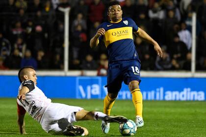 Frank Fabra volvió a formar parte de una defensa de Boca que rinde más allá de los nombres