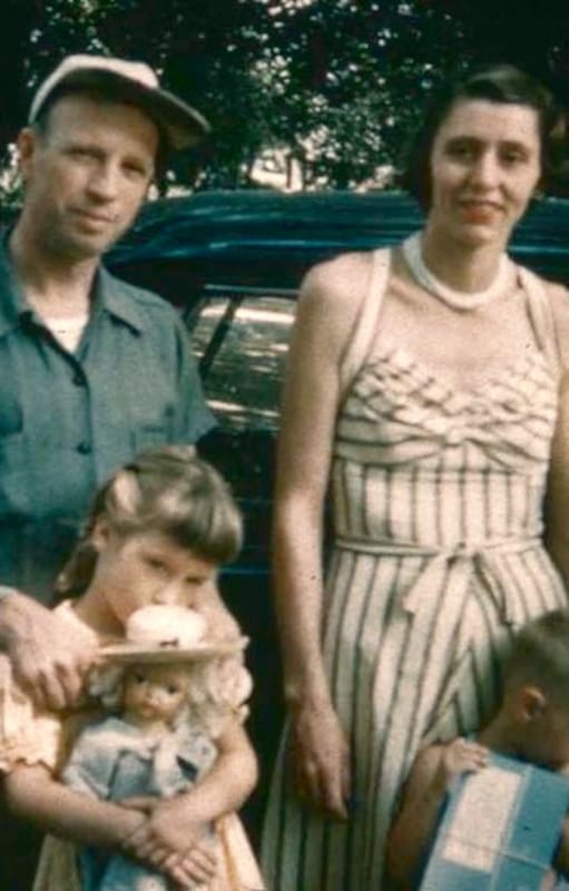 Frank Olson, su esposa Alice, y sus hijos