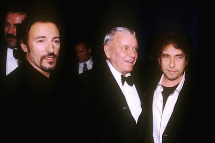 Frank Sinatra rodeado por Bob Dylan y Bruce Springsteen: dos de los íconos del rock que le rindieron pleitesía