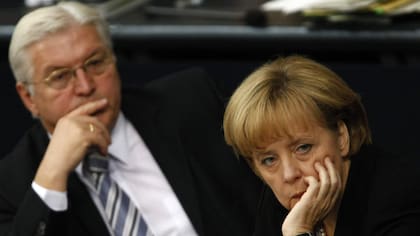 Frank-Walter Steinmeier junto a Angela Merkel