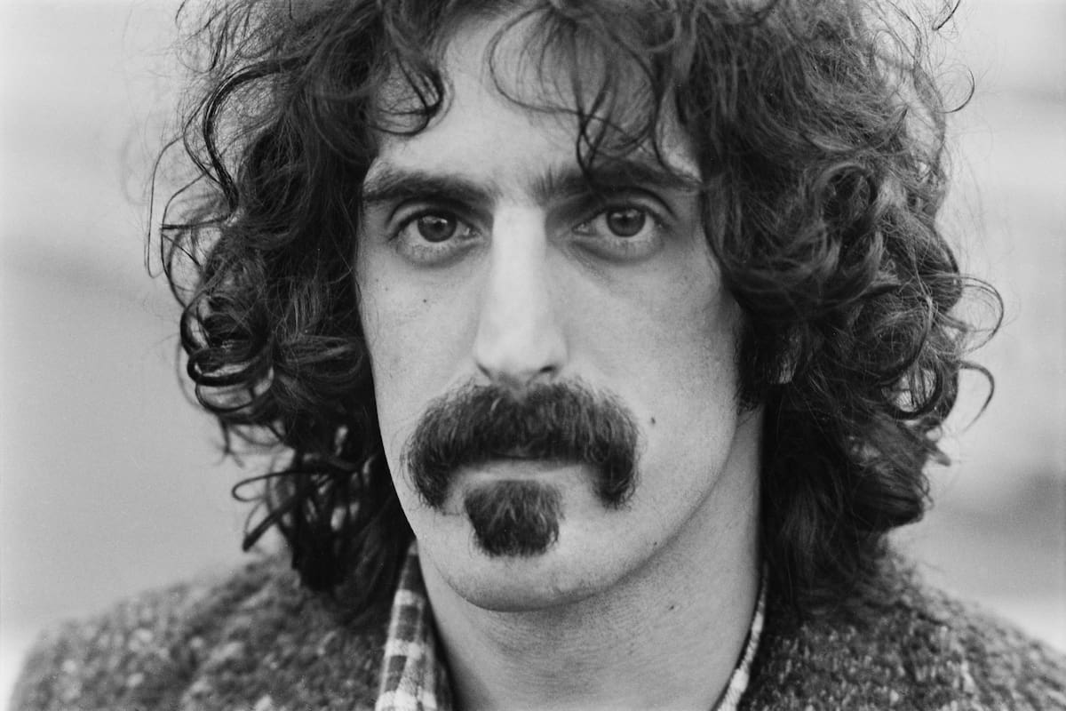 Frank Zappa, en 1974; el músico menos comercial que dio el rock tuvo, hace 50 años, su disco más exitoso