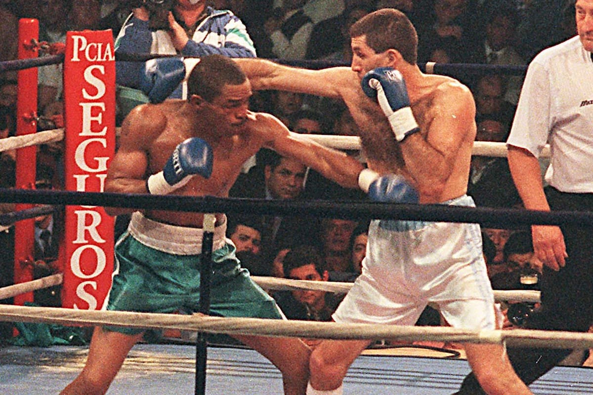 Frankie Randall ante Látigo Coggi