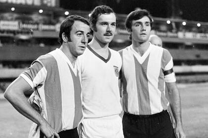 Franz Beckenbauer (30 de diciembre de 1970): el Kaiser (entre Madurga y Perfumo), antes de un amistoso entre Bayern Munich y la selección; en un partido de pierna fuerte, los argentinos se impusieron por 4 a 3; el defensor iba a ganar el título mundial en 1974 y dos veces el Balón de Oro (72 y 76)