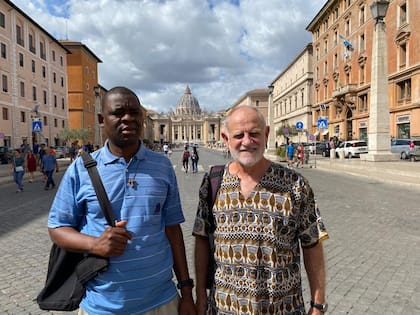 Fray Bender con Calisto Tinga en el Vaticano