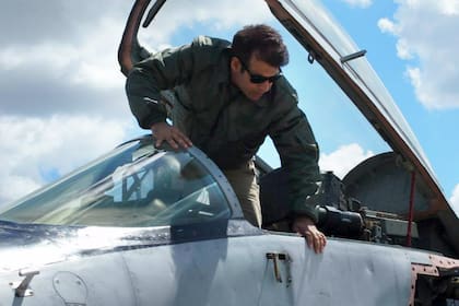 Fred Machado, tomando posición en un Skyhawk A4Q restaurado