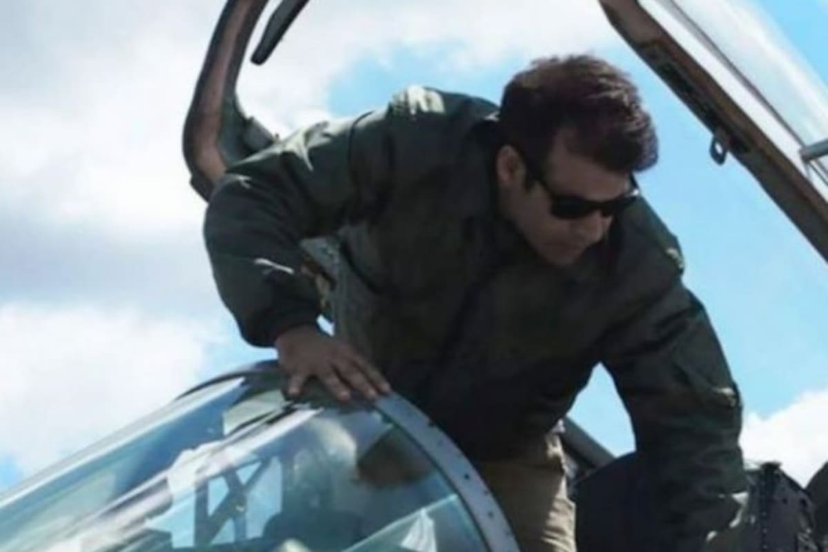 Fred Machado, tomando posición en un Skyhawk A4Q restaurado