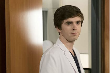 Freddie Highmore es el doctor Murphy