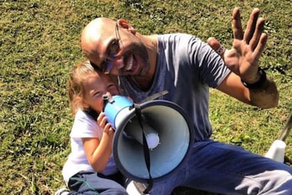 Freddy Villarreal junto a su hija