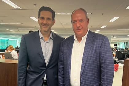 Frederic Zoghaib Kachar, director general del diario brasileño O Globo, y Juan Francisco Ealy Lanz Duret, Vicepresidente y Director General de El Universal, en la redacción de O Globo, en Río de Janeiro. (GDA/GDA)