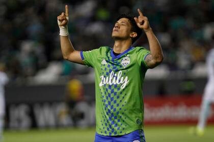 Fredy Montero celebra tras anotar el gol de Seattle Sounders en el empate 1-1 contra León de México en los cuartos de final de la Liga de Campeones de la CONCACAF, el jueves 17 de marzo de 2022. (AP Foto/Mario Armas)
