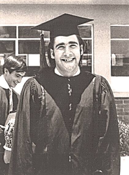 Frenk en su graduación en 1972; será canciller de UCLA desde enero de 2025