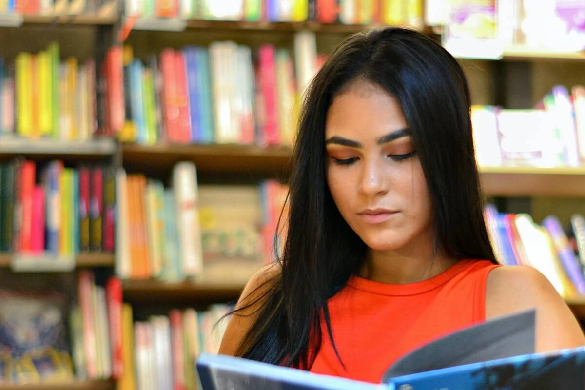 Frente a los recortes públicos de la administración Trump, algunos fondos de asistencia para estudiantes podrían tornarse más restrictivos. Foto: Pexels