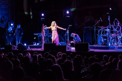 Frente a un público extasiado, Joss Stone tuvo su gran noche en el Teatro Colón