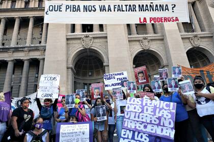 Frente al palacio de los tribunales porteños se hizo visible una vez más el reclamo por el constante ascenso de los casos más extremos de violencia de género