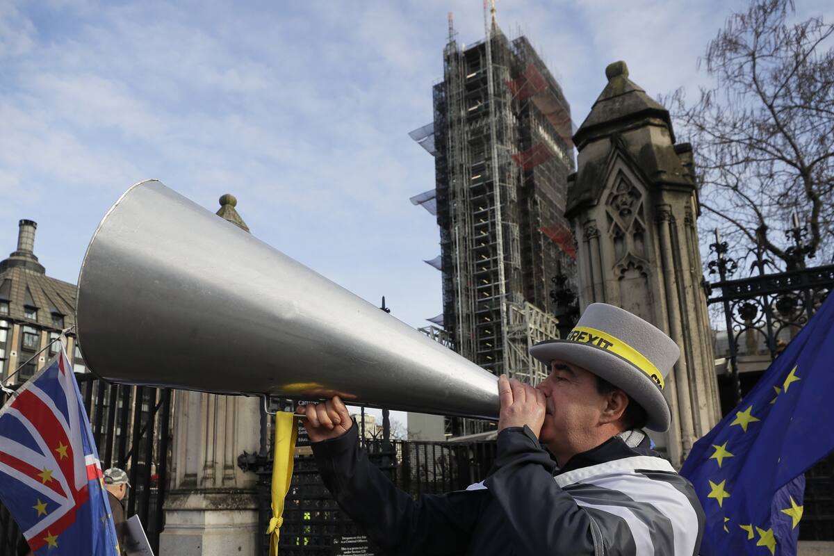 Frente al Parlamento, en Londres, una manifestación en rechazo del Brexit