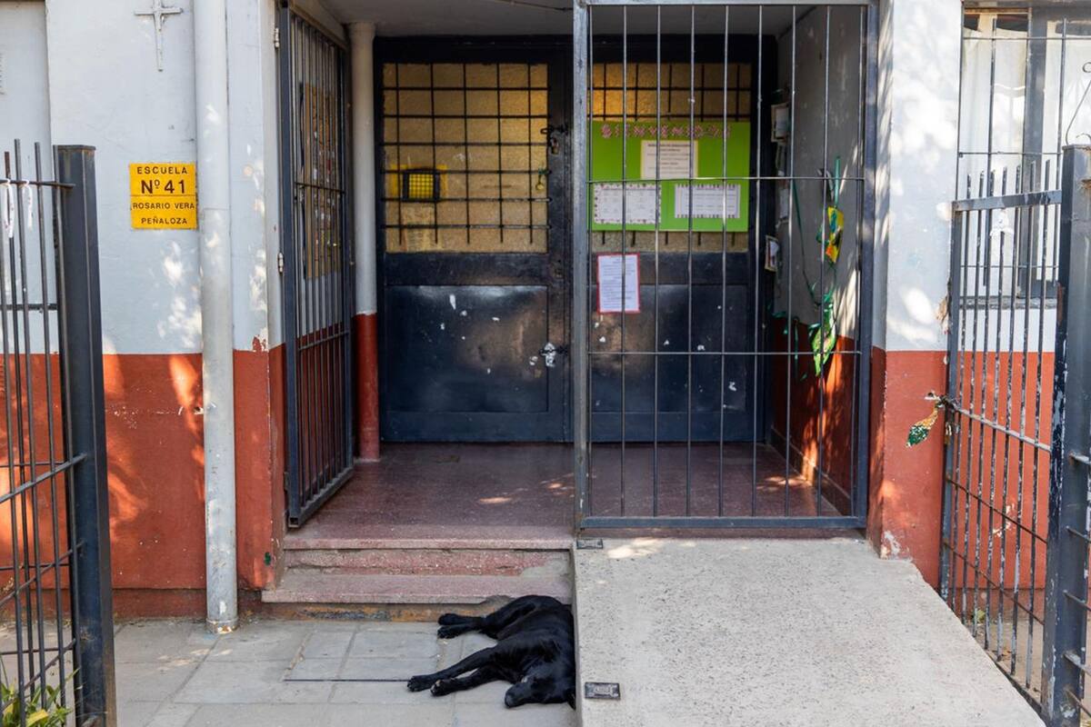 Frente de la escuela