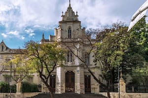 Frente de la Escuela Normal 1.