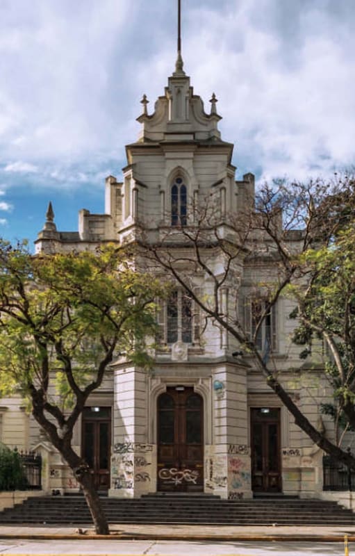 Frente de la Escuela Normal 1.