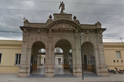 Frente del cementerio municipal de Chivilcoy, el lugar donde se grabó el indignante video