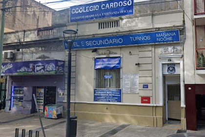 Frente del Colegio Cardoso ubicado en Av. Hipólito Yrigoyen 4034 en CABA
