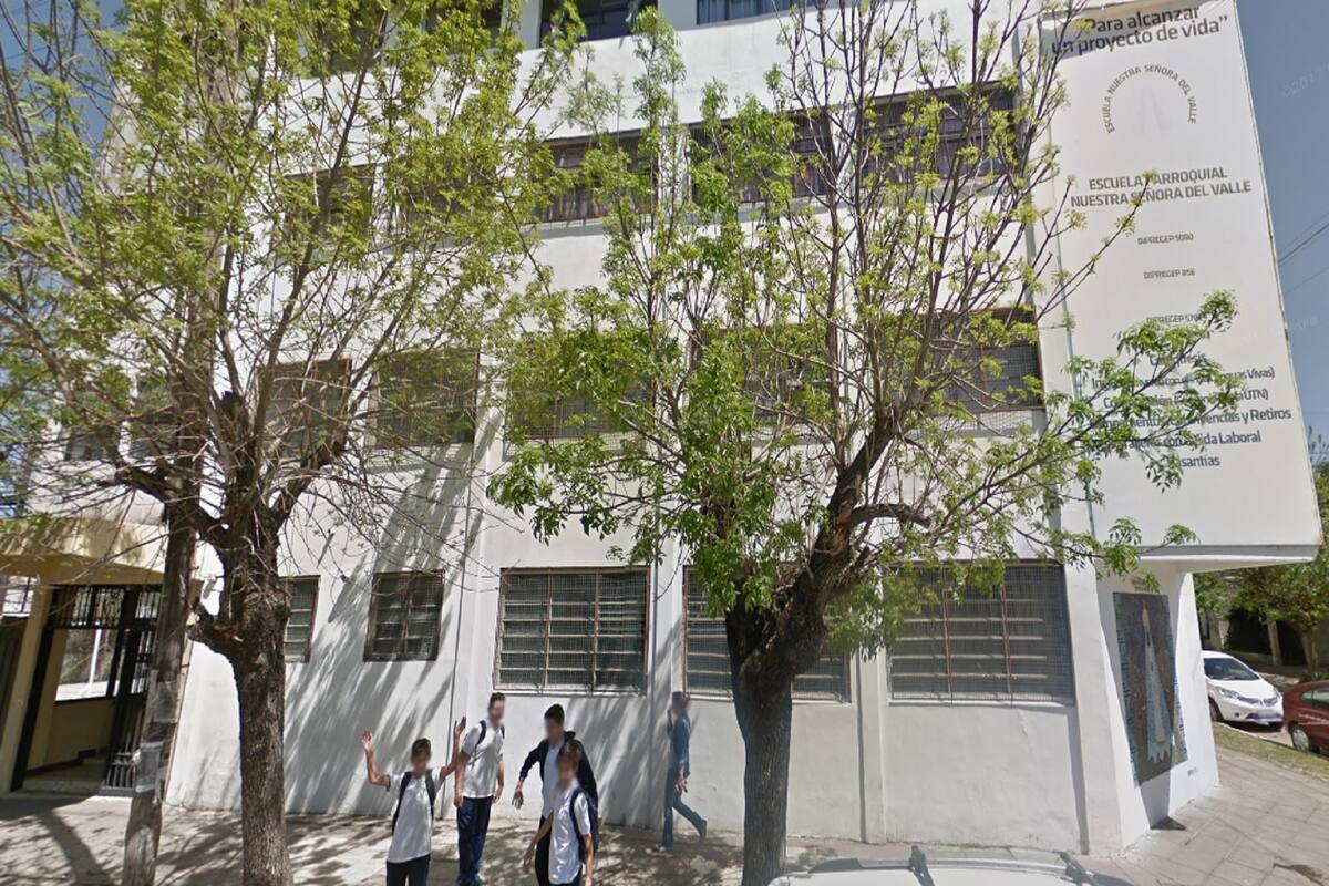 Frente del colegio donde los delincuentes robaban celulares a los estudiantes