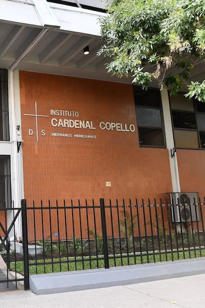 Frente del Instituto Cardenal Copello, en la calle Nueva York 3571, la escuela secundaria donde estudió Javier Milei