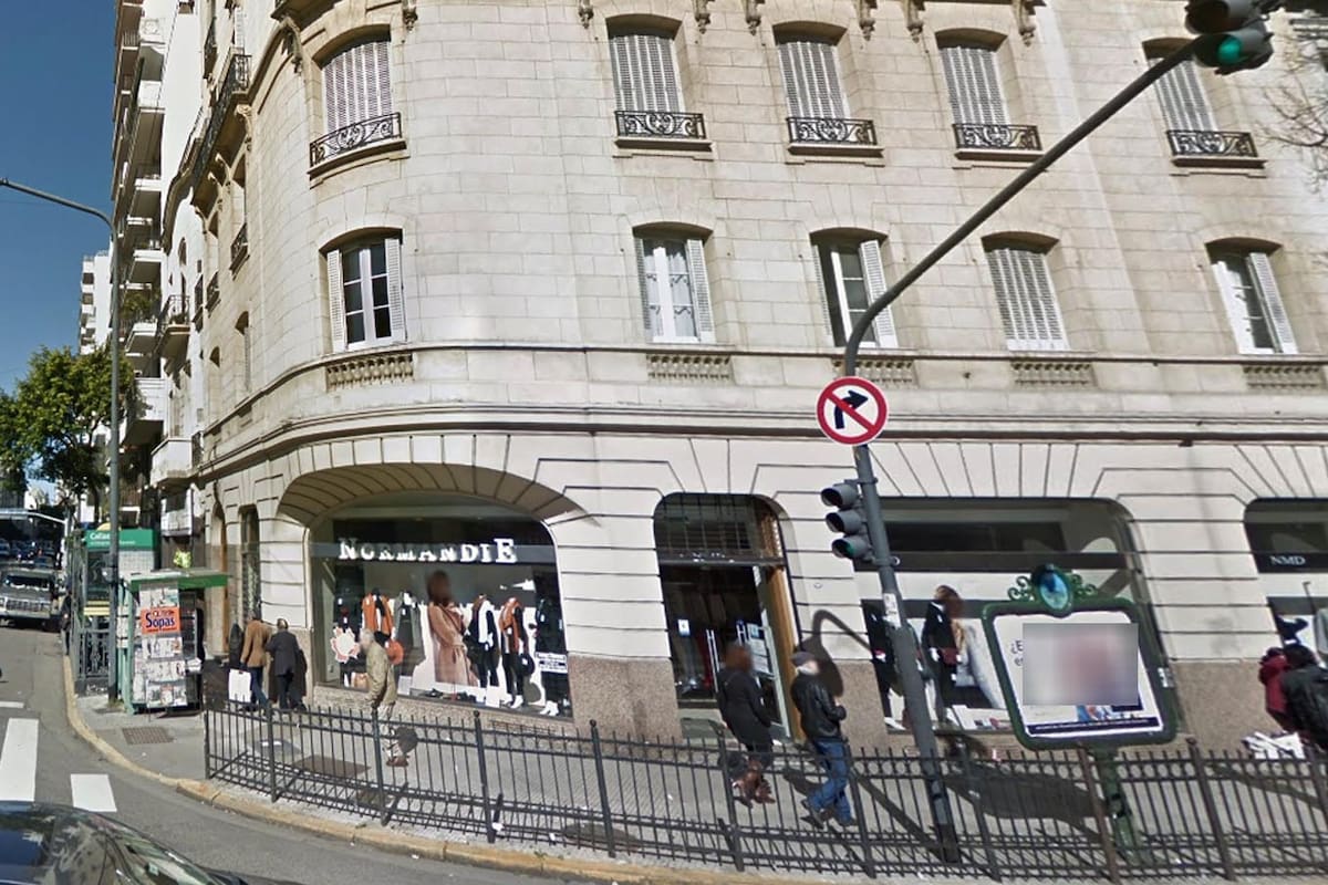 Frente del local cerrado en Córdoba y Callao