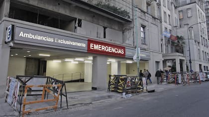 Frente del sanatorio Otamendi donde está internado el presidente Mauricio Macri