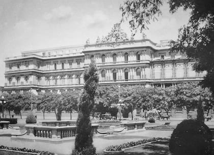 Frente este de la Casa de Gobierno.