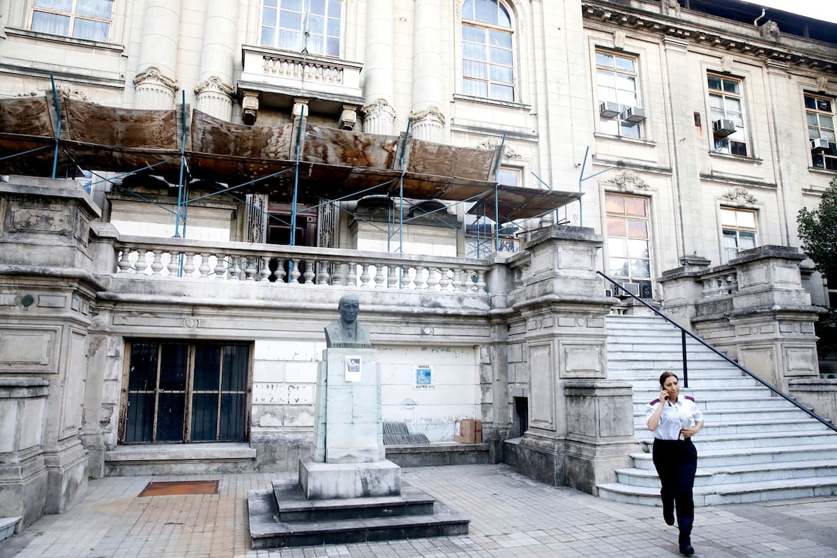 Frente Instituto Malbran - Fotos Coronavirus