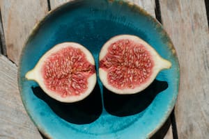 Frescos, aportan cerca de 74 calorías cada 100 gramos y un alto contenido de agua