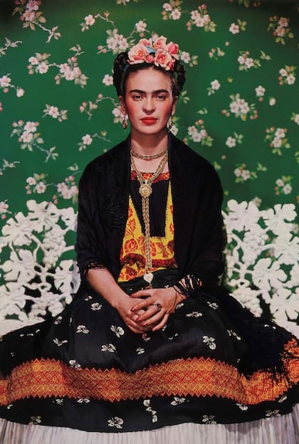 Frida Kahlo sobre un banco, 1939, Nickolas Muray