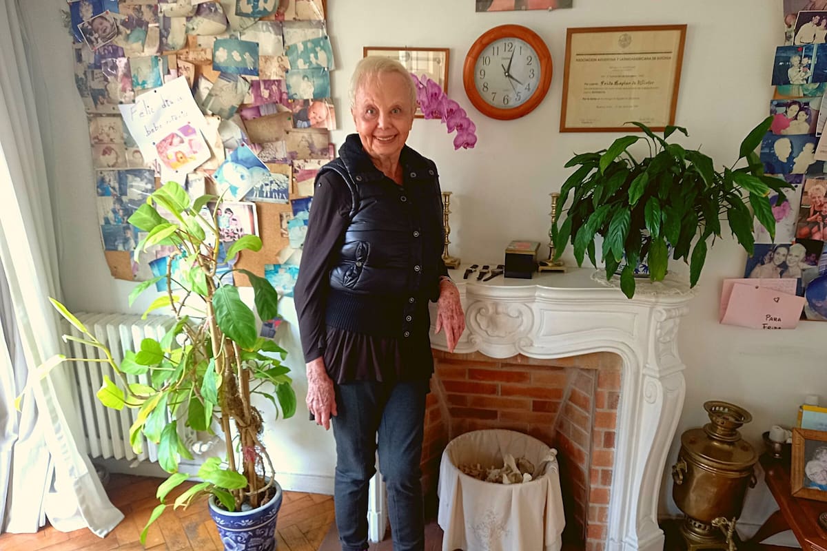 Frida Kaplan: después de superar el covid que la dejó cuatro meses en coma y uno de rehabilitación, a los 83 años vuelve a enseñar eutonía.