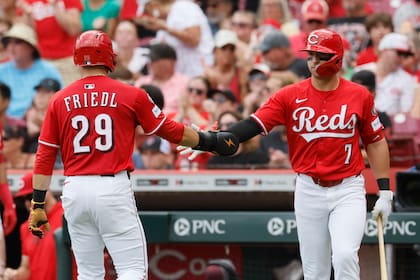 Friedl conecta jonrón y Francona logra victoria 2000 en triunfo de los Rojos 4-2 sobre Rockies