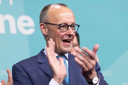 Friedrich Merz, quien puede convertirse en el próximo canciller alemán, abrió el debate sobre la posibilidad de que el arsenal nuclear de Reino Unido y Francia pueda ser usado en otras partes de Europa.