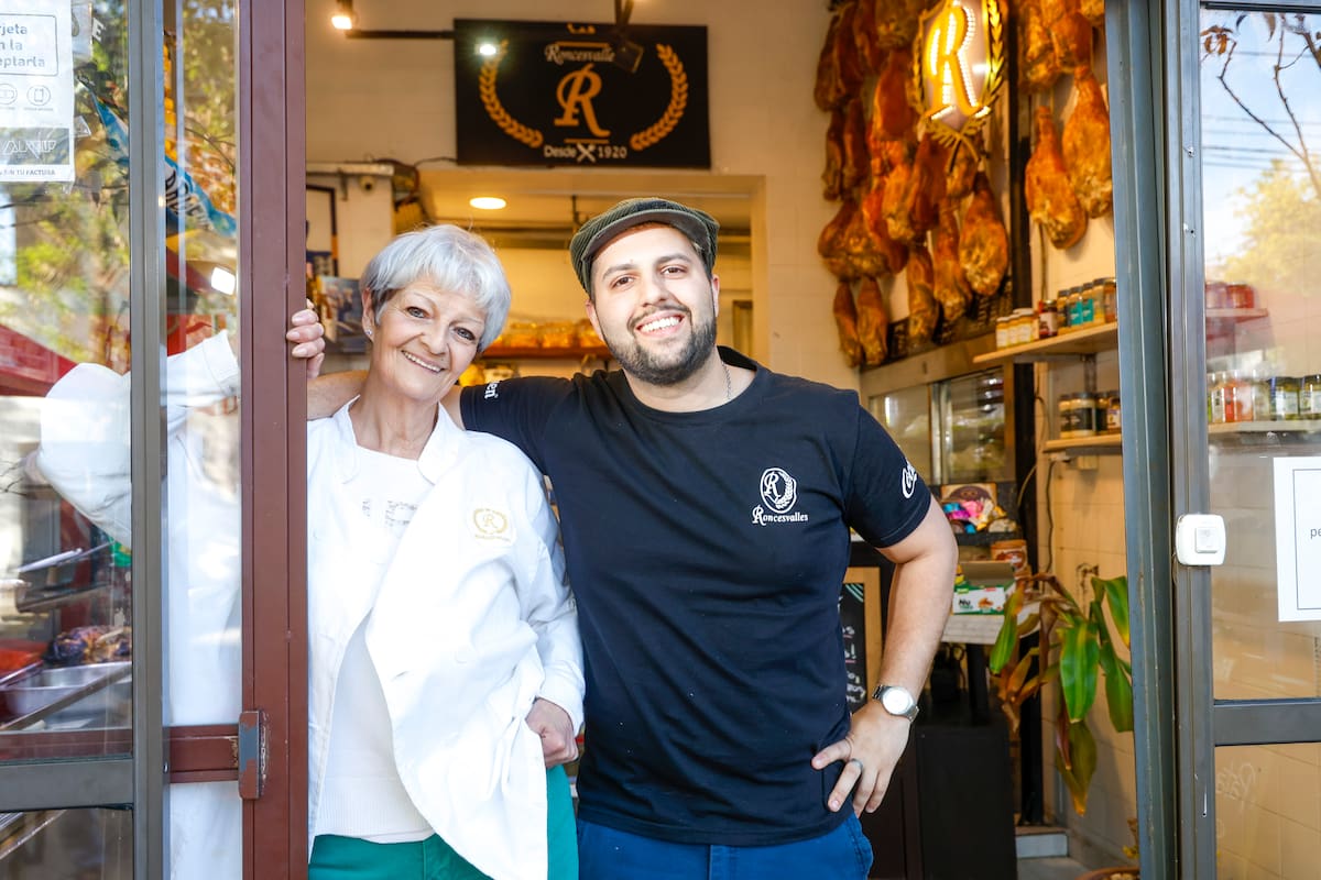 Frigorífico Roncesvalles, empresa familiar tradicional del barrio de Versailles, que tiene la especialidad del Jamón Crudo con un secadero propio en el histórico club de bochas.