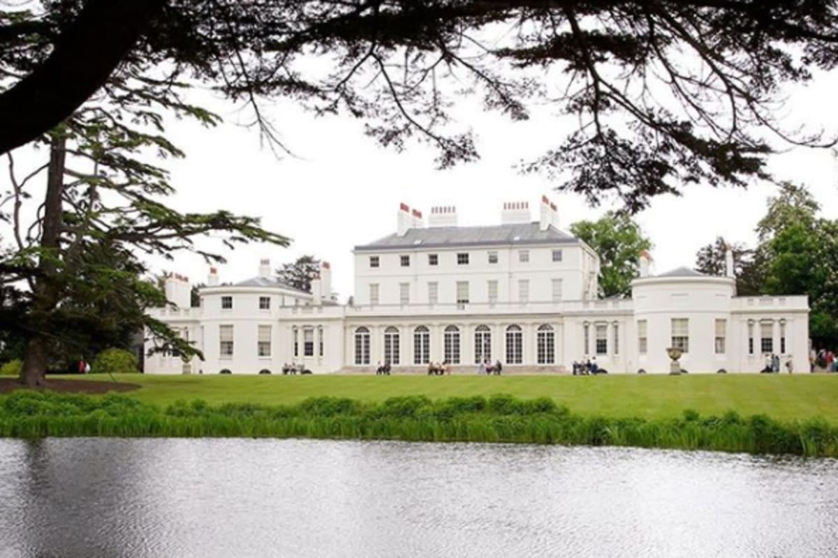 Frogmore Cottage fue un regalo de boda de la reina para Meghan Markle y el príncipe Harry. Los duques de Sussex hicieron una renovación de más de dos millones de dólares que prometieron devolver a los británicos cuando abandonaron la corona