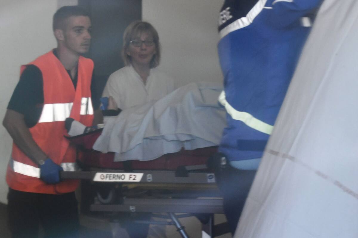 Froome, al ingresar en camilla al hospital local