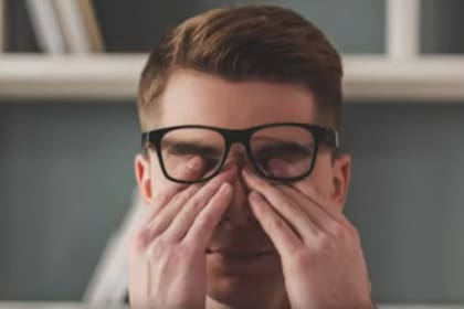 Frotarse los ojos es un mal hábito para la salud