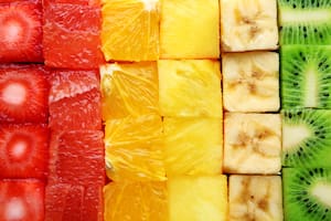 Frutas frescas de verano, ideales para realzar la mesa con coloridas preparaciones.