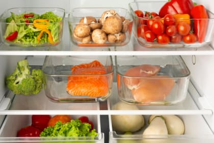 Frutas y verduras que conviene dejar fuera de la heladera, según especialistas