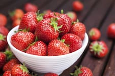 El truco para guardar las frutillas: duran más tiempo y no se llenan de moho