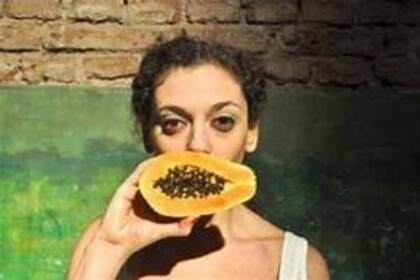 Frutos, palabras e imagen en la obra "rosa brillando"