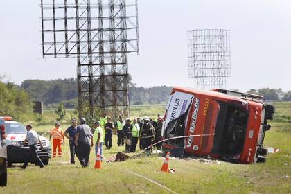 Los pasajeros del ómnibus que volcó ayer en la ruta 2 contaron cómo vivieron el accidente.