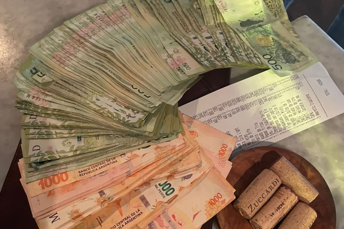 Fue a cenar en Buenos Aires y mostró lo que gastó en pesos