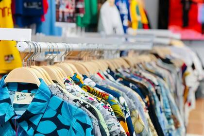 Fue a comprar ropa con su hijo y protagonizó un momento que se hizo viral