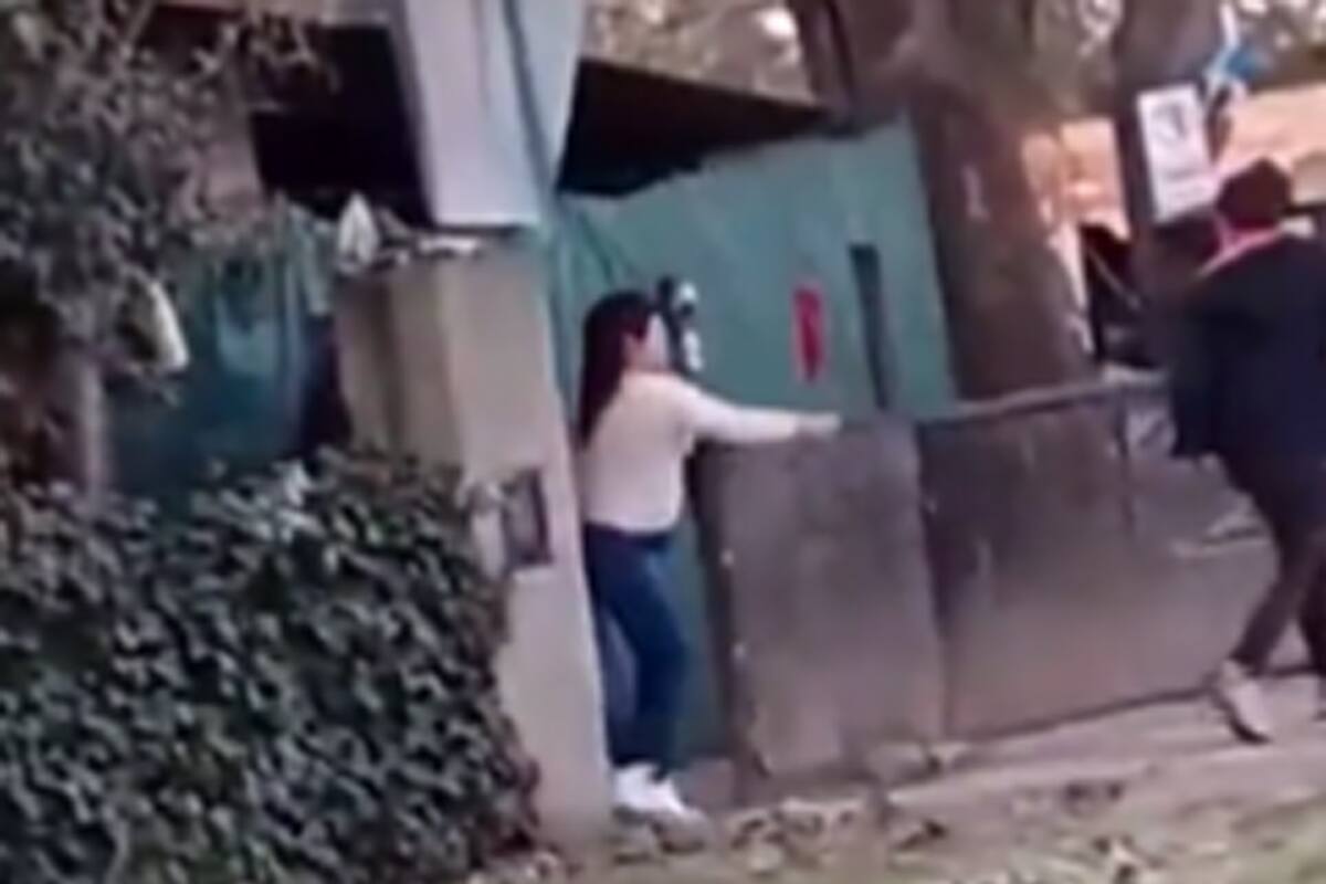 Fue a la casa de su ex pareja con un palo y una actitud muy violenta, intentó golpearla y ella se defendió a los tiros