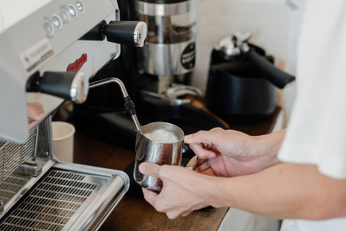 Fue a merendar a un bar, pidió que le envuelvan los restos y lo que encontró en el paquete la dejó sin palabras