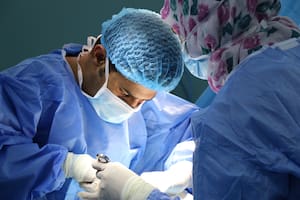 Fue al médico a hacerse una revisión de rutina anual y lo que le encontraron impactó a todos