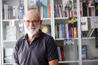 Fue consultor de varias empresas públicas y privadas y hoy está al frente de una de las agencias líderes en branding del país; además, acaba de publicar su libro Lealtad a la marca en el que explica cómo convertir a los clientes en fanáticos